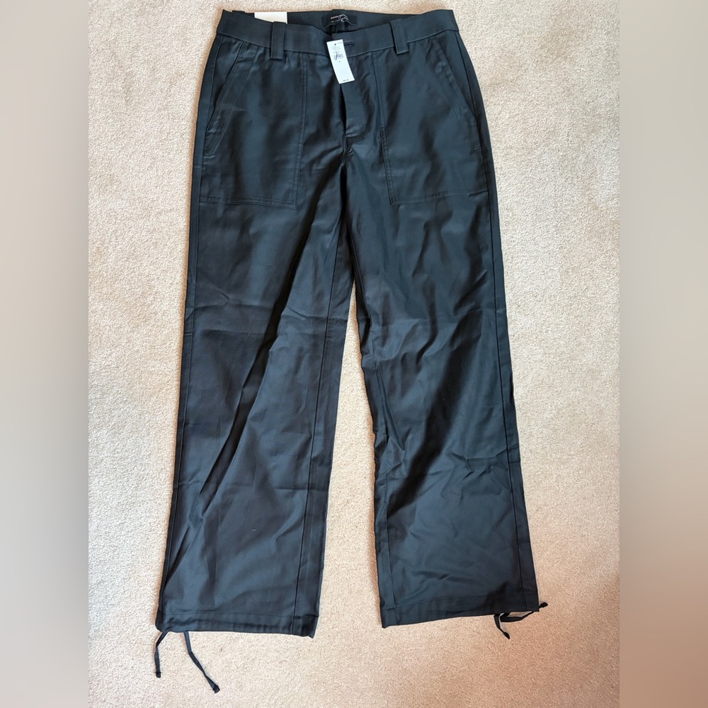 NWT Banana Republic Factory straight leg mid rise utility pants in black, size 6
